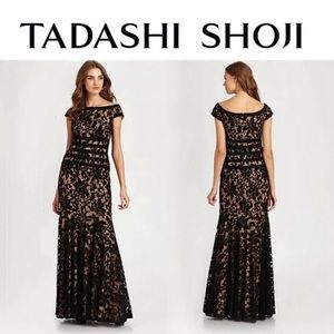 Tadashi Shoji Black Fitted Mermaid Floral Lace Gown in size 2